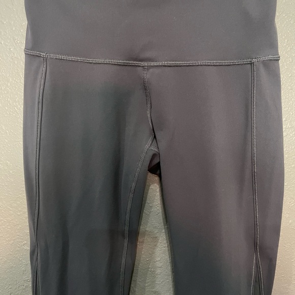 Lululemon high rise leggings with mesh size 6 - Picture 11 of 14